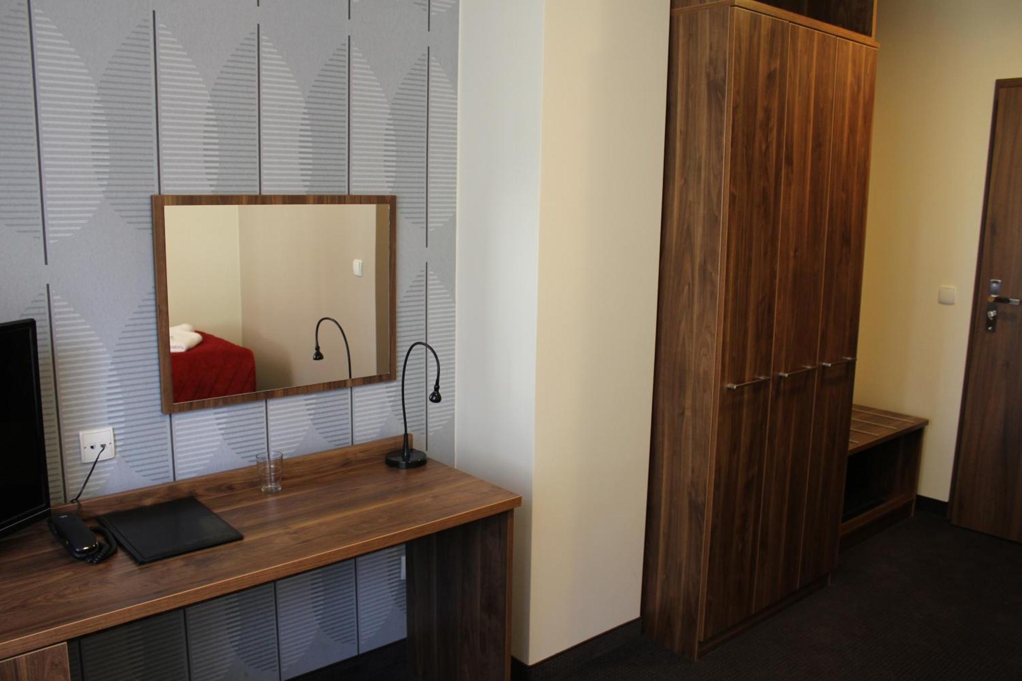 Hotel Dobry Klimat ชกลาร์สกา ปอเรมบา ห้อง รูปภาพ