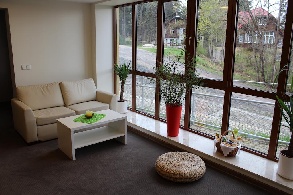 Hotel Dobry Klimat ชกลาร์สกา ปอเรมบา ภายนอก รูปภาพ