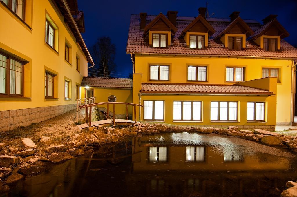 Hotel Dobry Klimat ชกลาร์สกา ปอเรมบา ภายนอก รูปภาพ