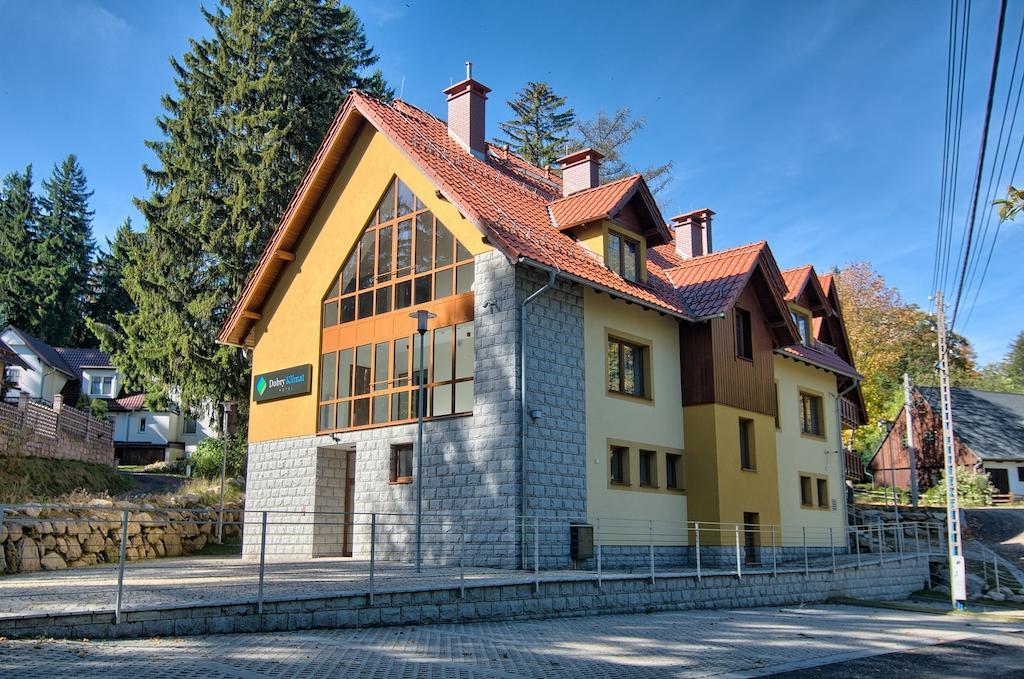 Hotel Dobry Klimat ชกลาร์สกา ปอเรมบา ภายนอก รูปภาพ