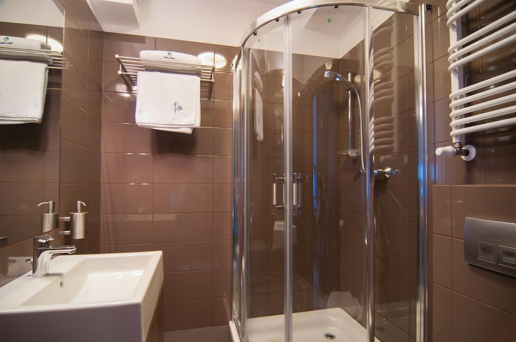 Hotel Dobry Klimat ชกลาร์สกา ปอเรมบา ภายนอก รูปภาพ