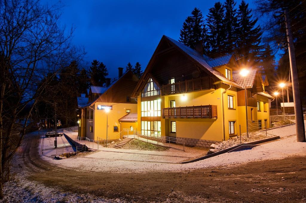 Hotel Dobry Klimat ชกลาร์สกา ปอเรมบา ภายนอก รูปภาพ