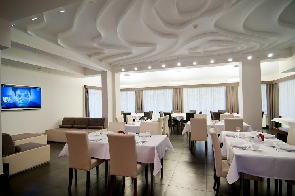 Hotel Dobry Klimat ชกลาร์สกา ปอเรมบา ภายนอก รูปภาพ