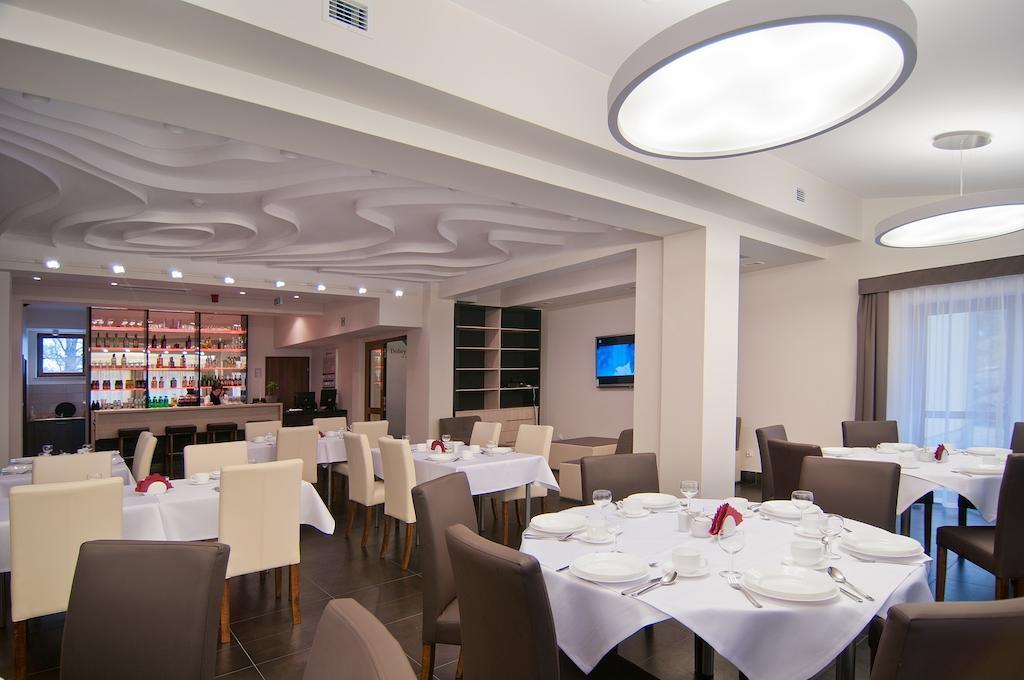 Hotel Dobry Klimat ชกลาร์สกา ปอเรมบา ภายนอก รูปภาพ