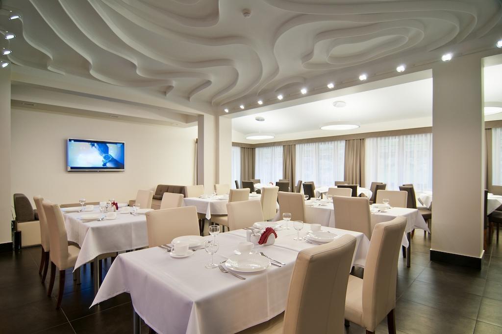 Hotel Dobry Klimat ชกลาร์สกา ปอเรมบา ภายนอก รูปภาพ