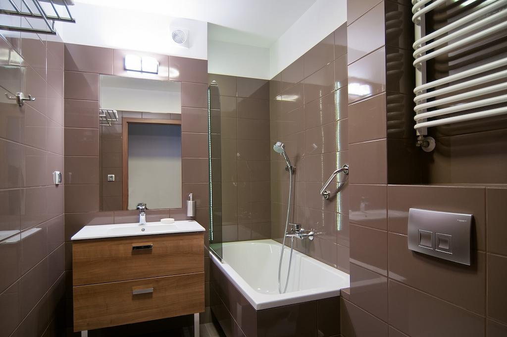 Hotel Dobry Klimat ชกลาร์สกา ปอเรมบา ภายนอก รูปภาพ